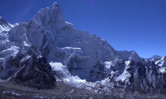 Вид на Джомолунгму с вершины Кала-Патхар